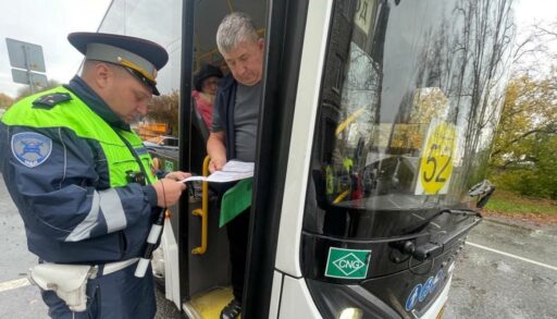 Тюменские инспекторы ГИБДД проверили более 250 автобусов