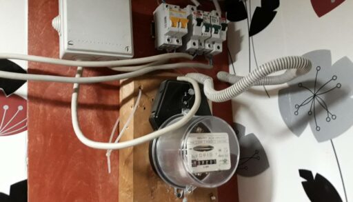 Тюменцам бесплатно заменили более 100 тысяч электросчетчиков