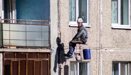 В сентябре в рамках капремонта в тюменских домах заменено более ста конструкций