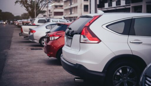 автомобили парковка дом