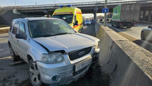 В Тюмени погиб пенсионер, въехавший в дорожное ограждение