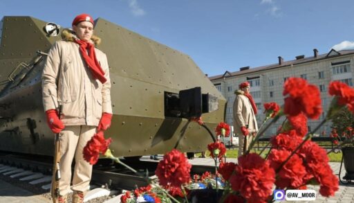 В Ишиме установили памятник легендарному бронепоезду