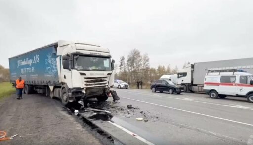 На тюменской трассе в ДТП с грузовиком погибли три человека