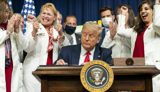 Трамп обеднел на $1,1 млрд за два месяца