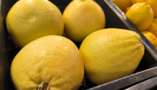 Цены на лимоны, яблоки и виноград резко выросли в ноябре