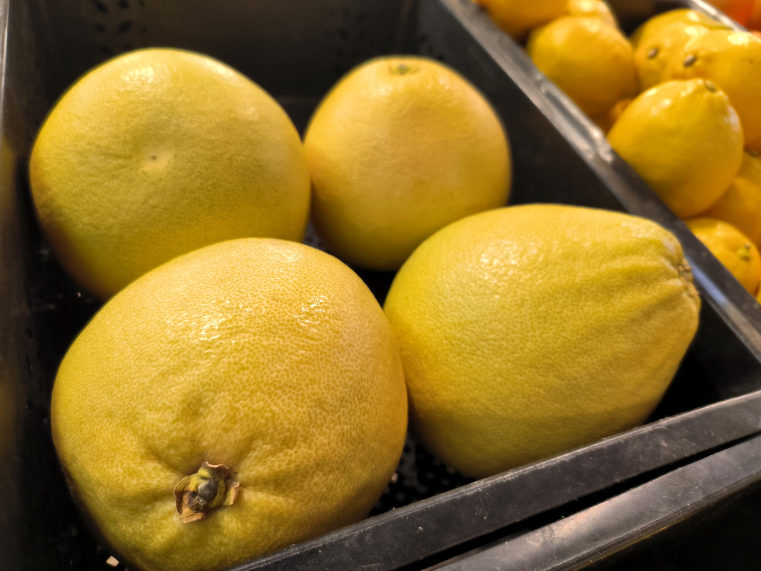 Цены на лимоны, яблоки и виноград резко выросли в ноябре