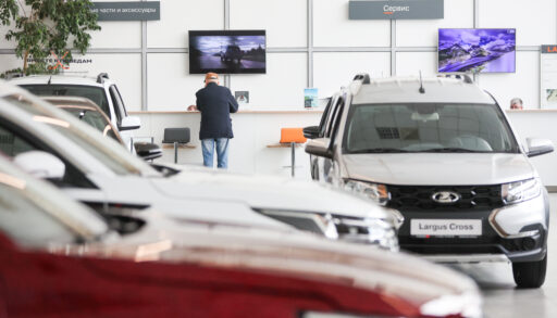 Продажи новых автомобилей в России резко снижаются в ноябре