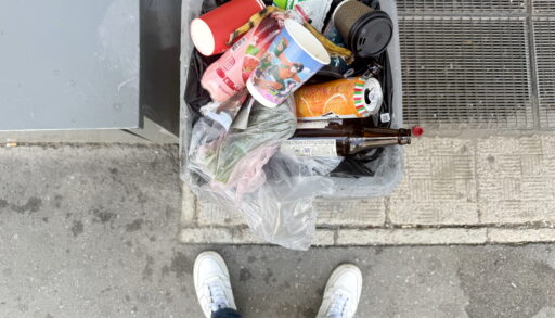 Россиян предупредили: выброшенный из окна мусор - штраф до 50 000 ₽