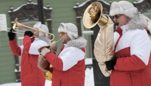 Тюменцы уже начали бронировать Деда Мороза и Снегурочку
