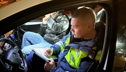 Тюменские инспекторы ГИБДД задержали 19-летнего парня без прав на чужом авто