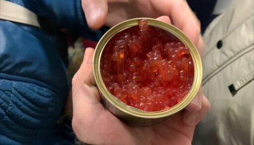 Тюменцы стояли в очереди по 5 часов за "фейковой" красной икрой