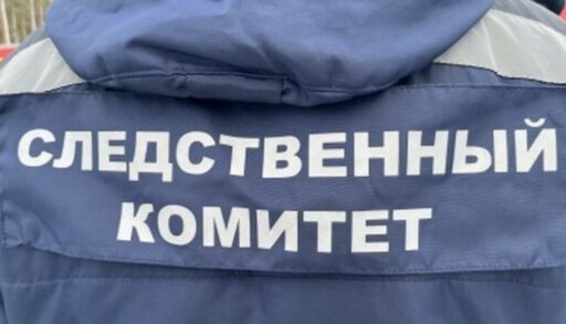 Под окнами многоэтажки в Тюмени обнаружен труп мужчины