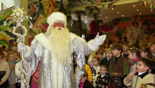 В Минпросвещении дали советы, как праздновать Новый год в школах