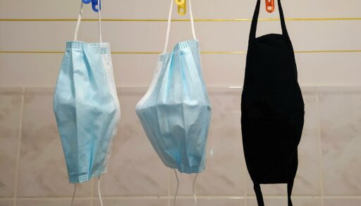 В Тюменской области в медицинских и соцучреждениях введен масочный режим