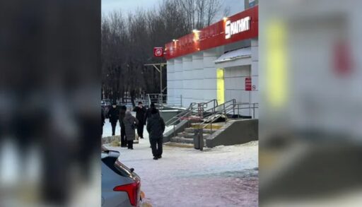 В Тюмени на крыльце магазина обнаружен труп