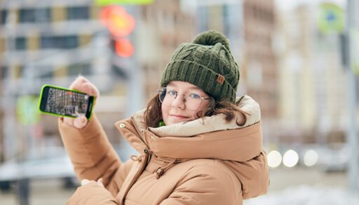 Подросткам стали вручать сим-карту вместе с первым паспортом