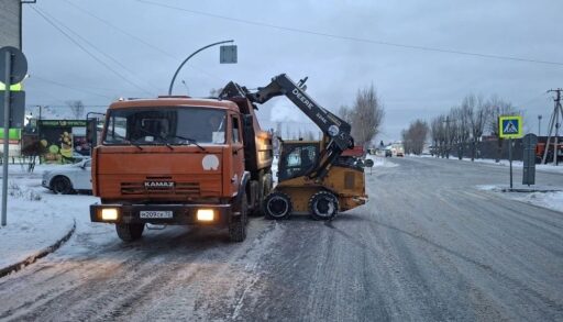 На уборку снега в центре Тюмени вышли 120 дорожных рабочих