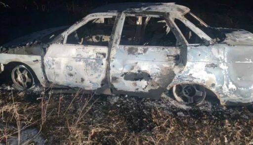 В Тюмени бывшие уголовники сожгли тело убитого мужчины в авто и похитили его машину